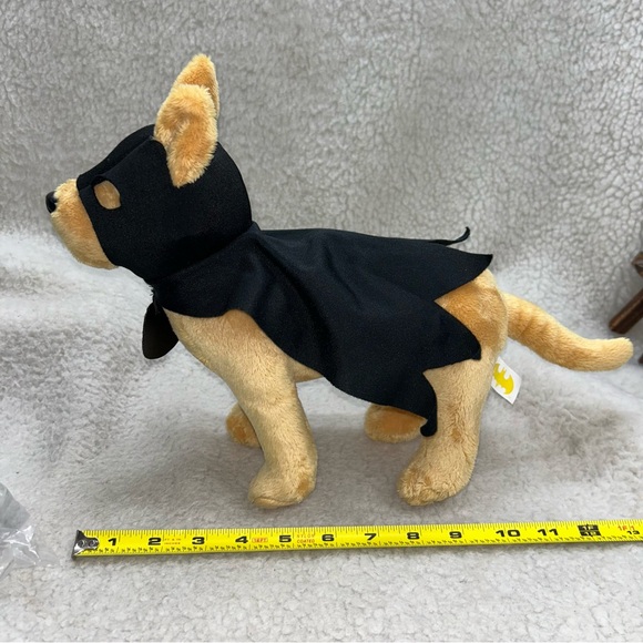 Batman dog 2010 Six Flags plush 10" x 15" dog in bat mask & cape - Picture 6 of 11